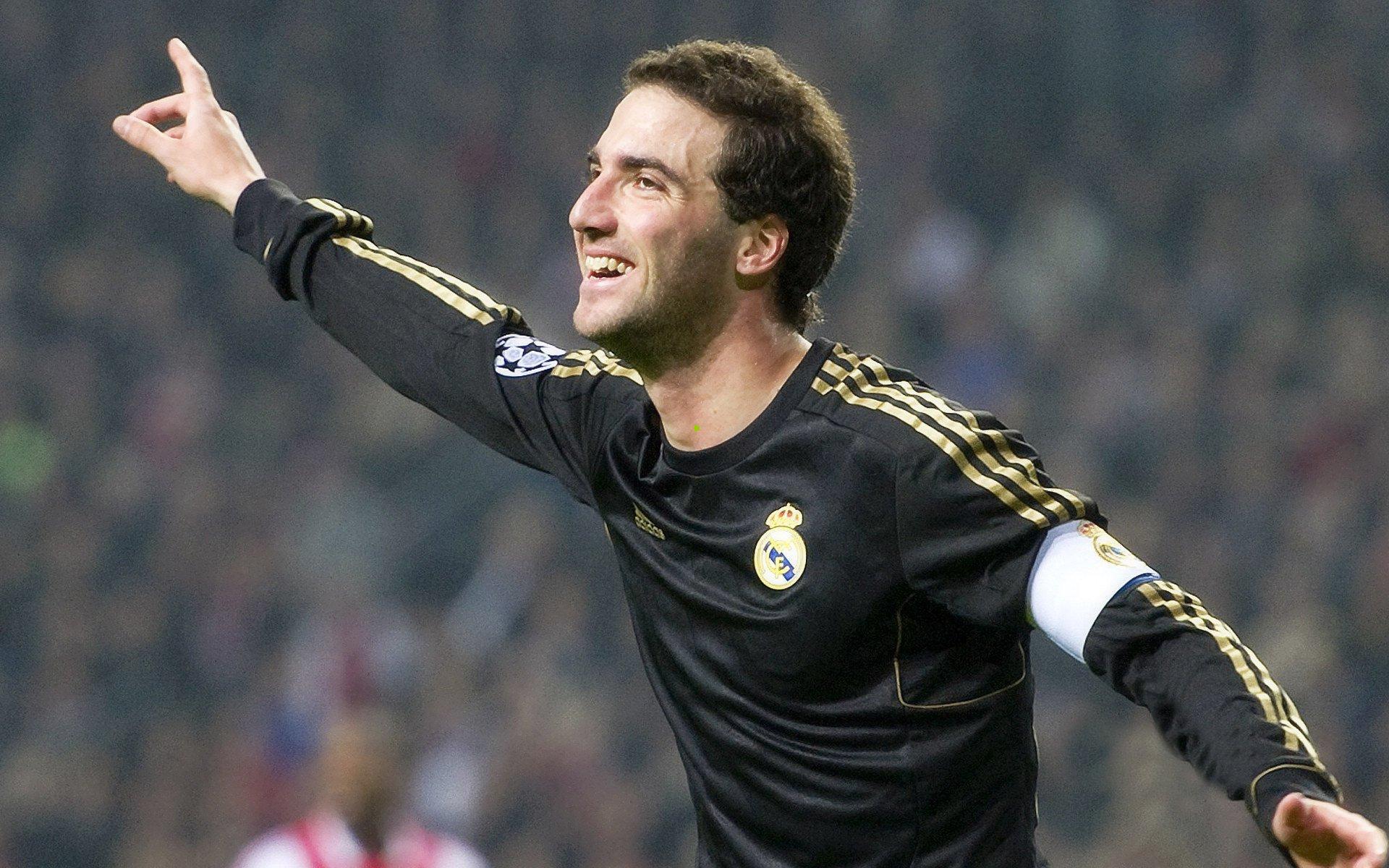 姆巴佩欧冠赛场演绎帽子戏法 强势获评本轮最佳球员