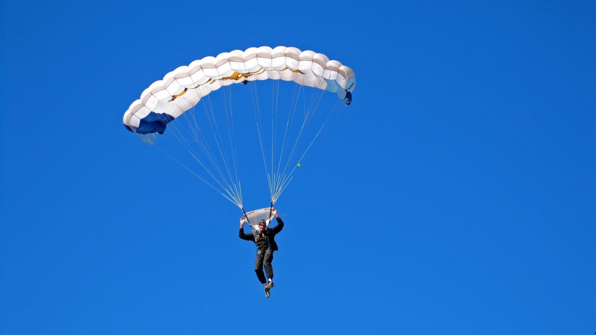 KPL选手亮相高考考场，电竞产业迈向规范化与教育融合的新征程