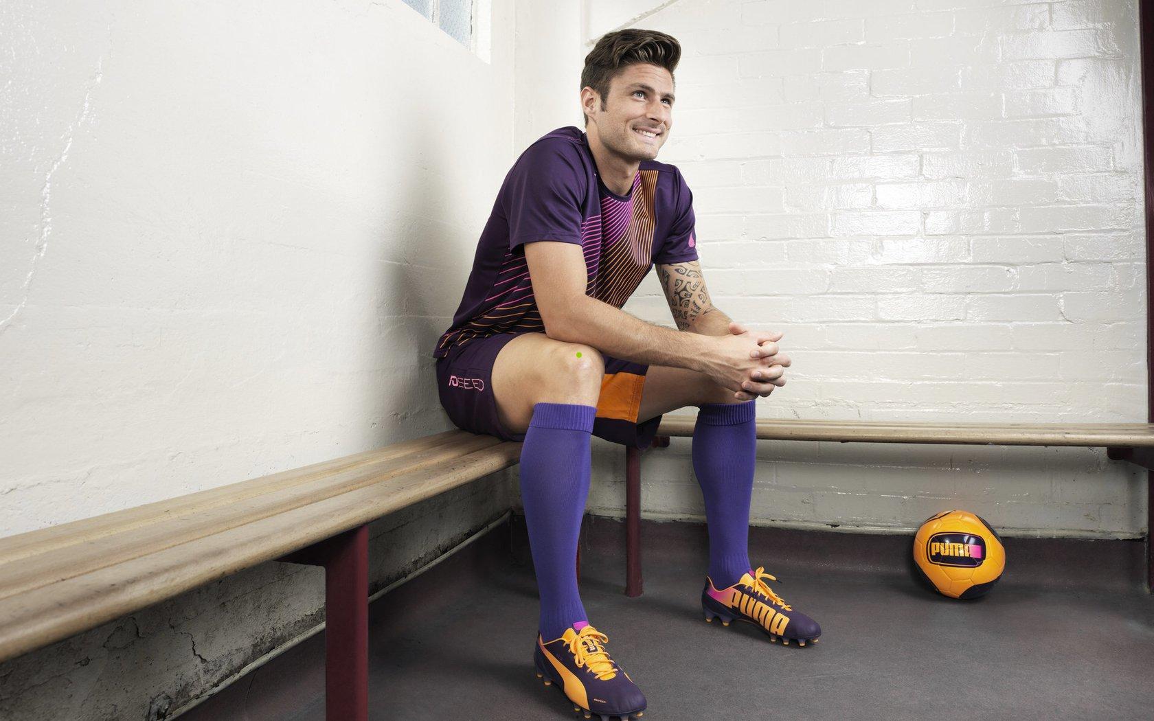 媒体聚焦李铁情绪管控，国足激战澳大利亚引对手躁动